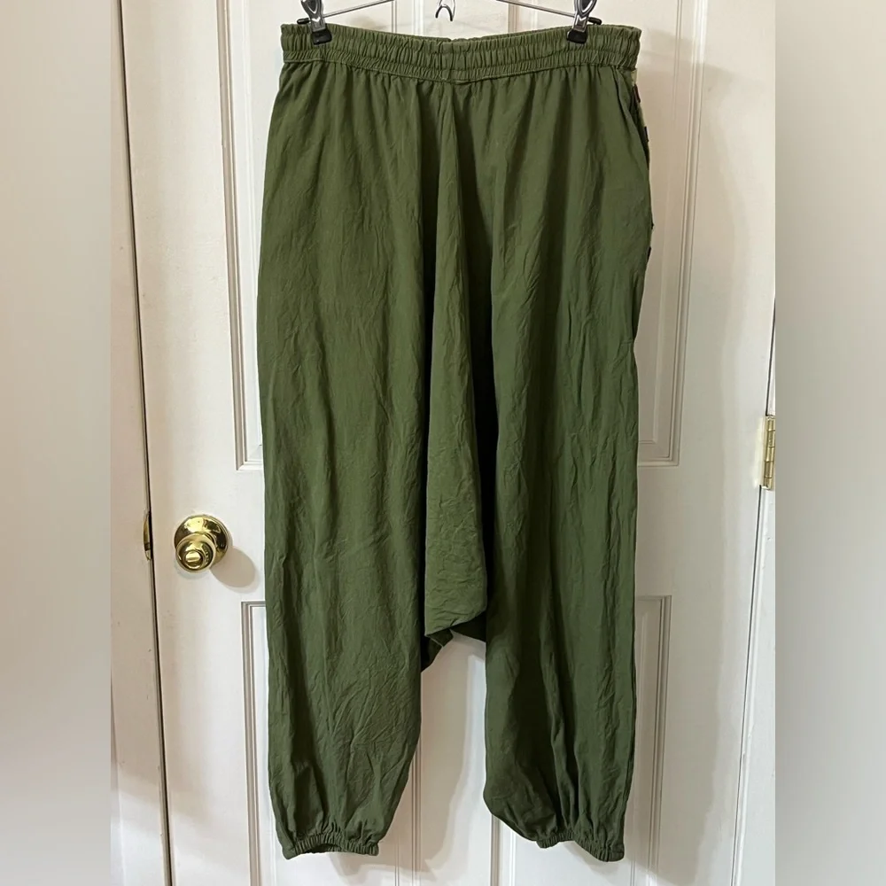 Boho Green Harem Pants with Red and Blue Accents - Picture 2 of 3